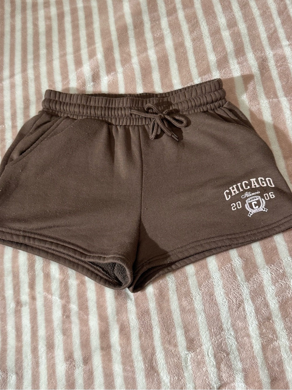 Harper&Ivy Brown Chicago Graphic Athletic Shorts